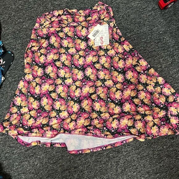 LULAROE CASSIE AND MORE SKIRTS 5 SMALL - Picture 3 of 6